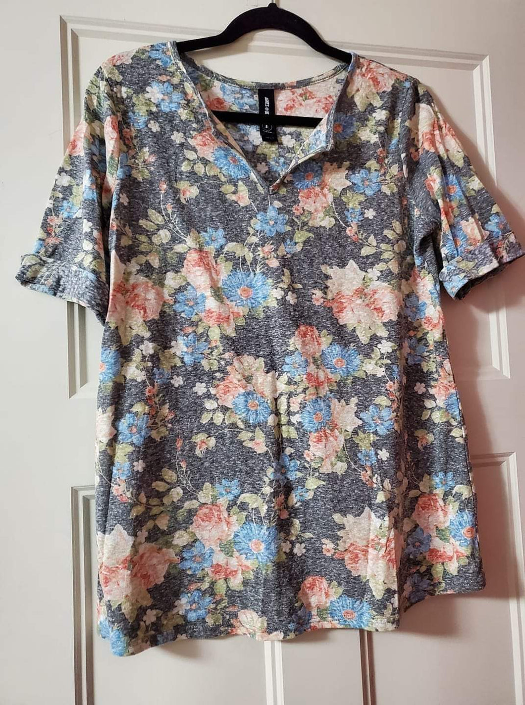 Grey Floral A&D Notch Vneck Top
