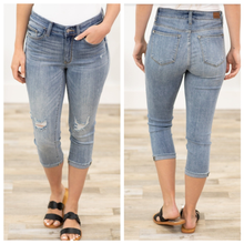 Load image into Gallery viewer, Judy Blue Light Wash Minimal Distressed Capris