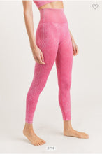 Load image into Gallery viewer, Mono B Pink Lattice Seamless Performance Leggings