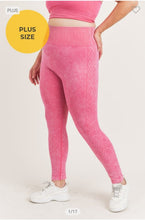 Load image into Gallery viewer, Mono B Pink Lattice Seamless Performance Leggings