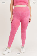Load image into Gallery viewer, Mono B Pink Lattice Seamless Performance Leggings